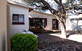 The Hedge Guesthouse
